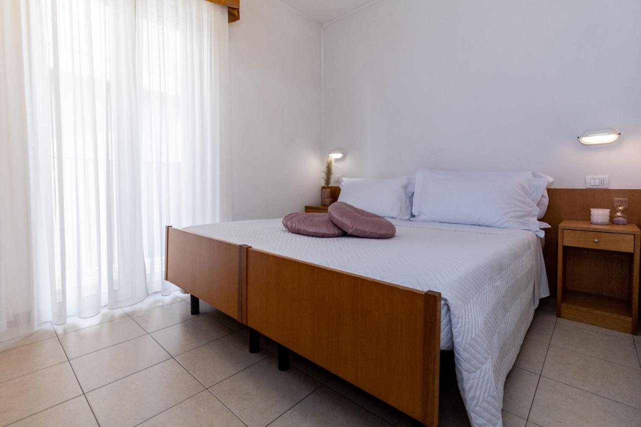 Hotel Alfonsina Риччоне Экстерьер фото